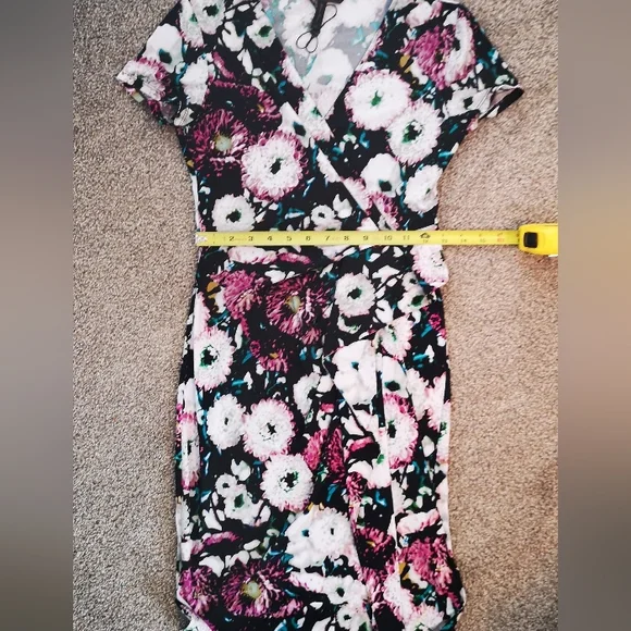 BCBG MaxAzria X-Small Short Sleeve Pink Floral Print Faux Wrap V-neck Dress - Picture 8 of 12